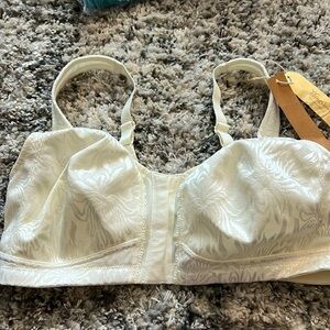 Wings love woman’s front closure, minimizer bra, full coverage wire free 38DD